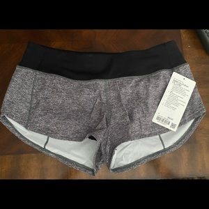 NWT lululemon Speed Up LR 2.5 shorts, size 6, color MBHL/BLK